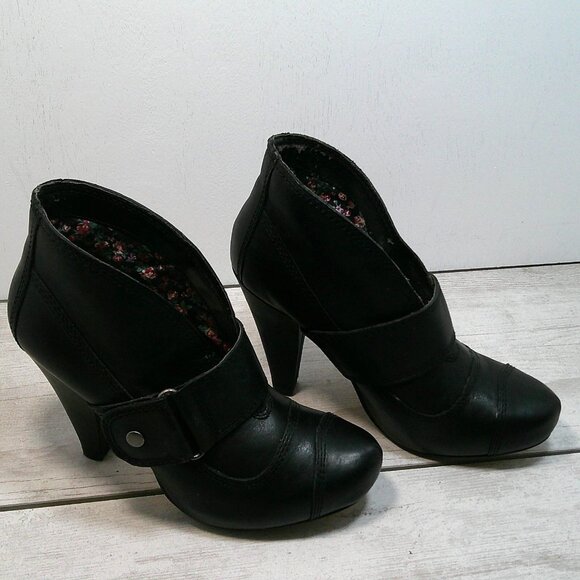 Seychelles Gothic Style Black Leather Heels Size 6 - Picture 2 of 10